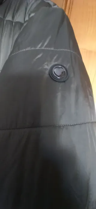 3 Parkas AZ Collection Mujer Negra y gris oscuro.