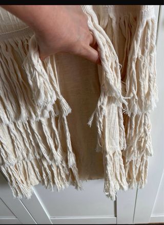 Vestido largo beige con flecos