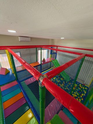 Parque de bolas infantil en muy buen estado