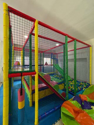 Parque de bolas infantil en muy buen estado
