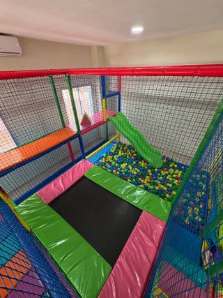 Parque de bolas infantil en muy buen estado