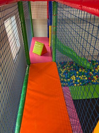 Parque de bolas infantil en muy buen estado