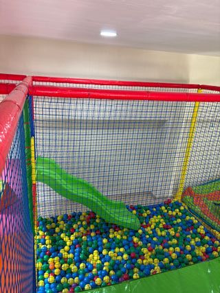 Parque de bolas infantil en muy buen estado