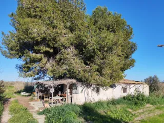 Se vende casa con terreno cerca Dolores