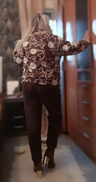 Conjunto moderno tipo chándal