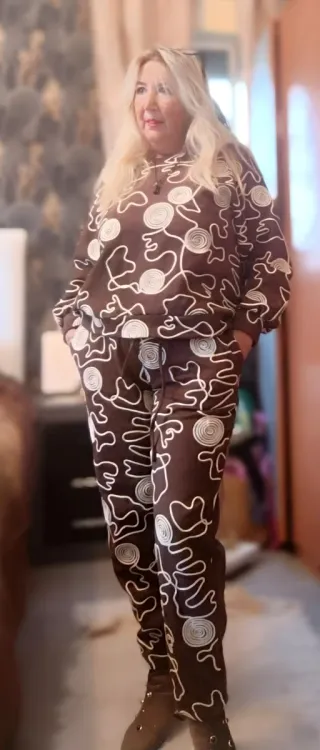 Conjunto moderno tipo chándal