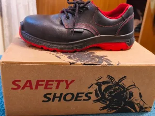 Vendo zapatos de seguridad rojos y negros sin uso