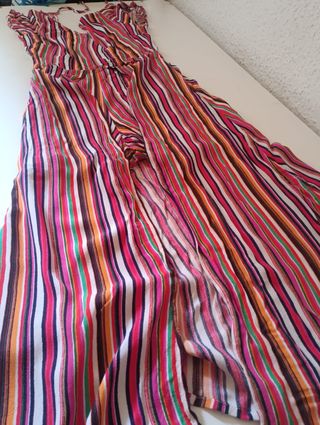 Vestido de verano con rayas multicolor