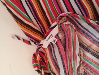 Vestido de verano con rayas multicolor