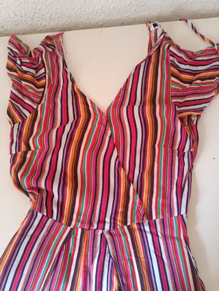 Vestido de verano con rayas multicolor