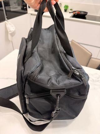 Macuto médico espacioso con múltiples compartiment