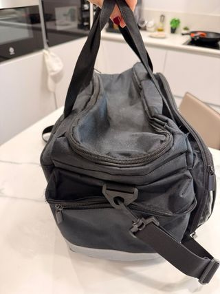 Macuto médico espacioso con múltiples compartiment