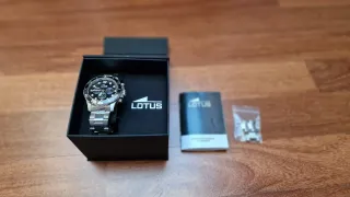 Reloj Lotus