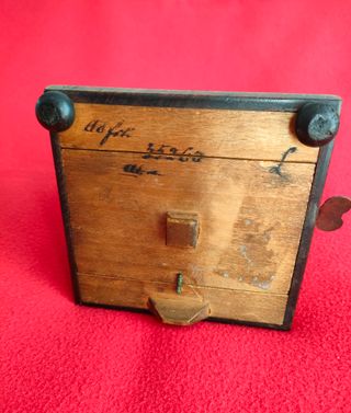 Metrónomo muy antiguo madera con campana