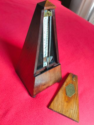 Metrónomo muy antiguo madera con campana