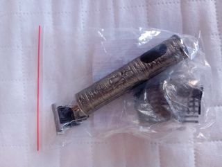 Recortadora de pelo y barba plateada