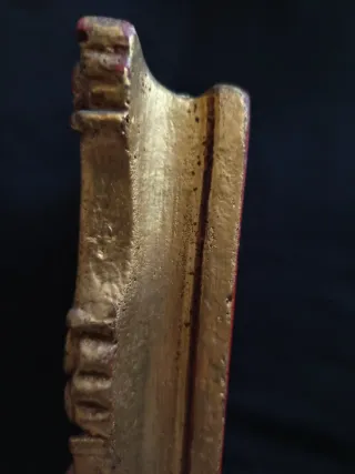 Marco antiguo dorado