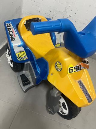 Triciclo Eléctrico Infantil Racing 650