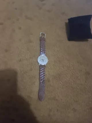 Reloj de pulsera con diseño de moneda