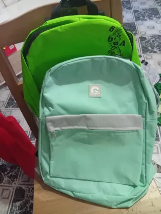 Mochila verde para niños gris dos 10€ cada una