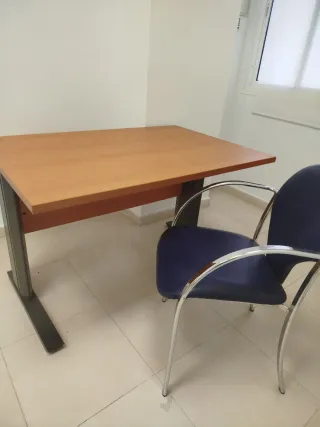 2 Mesas y 2 Sillas de Oficina