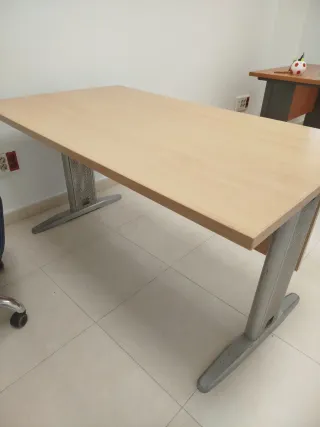 2 Mesas y 2 Sillas de Oficina
