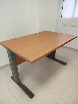 2 Mesas y 2 Sillas de Oficina