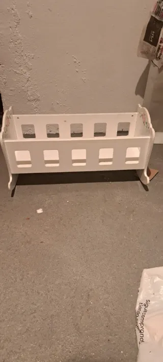 Cuna de juguete de madera