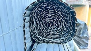 Valla de ocultación gris de plástico