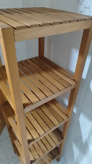 Estantería de madera para baño