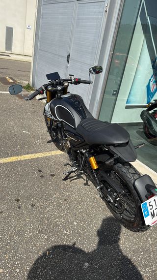 FB Mondial HPS 125 Negra y Dorada