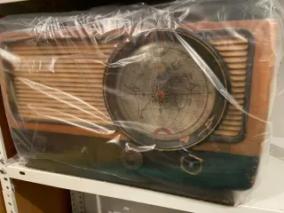 Radio Antigua con Mapa Mundial