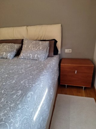 Cabezal + Mesita + Estantería Ébano Cama 150