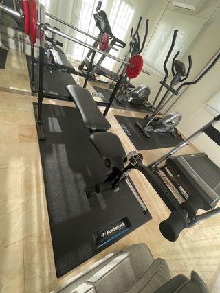 Máquinas de Gimnasio: Banco, Elíptica y Más