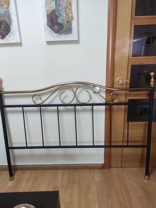 Cabecero de forja negro y dorado cama matrimonio