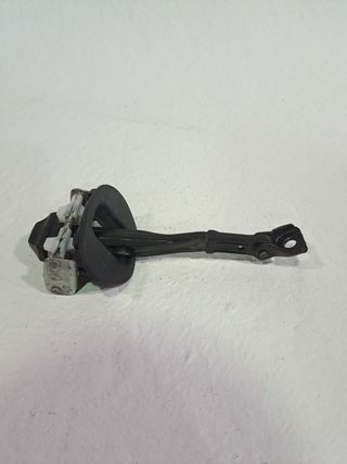 RETENEDOR/LIMITADOR PUERTA FORD FOCUS 688797