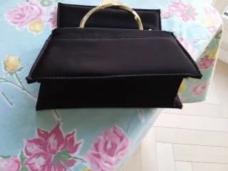 Bolso negro de fiesta