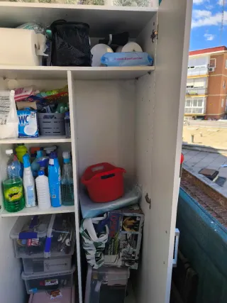 Armario blanco de madera