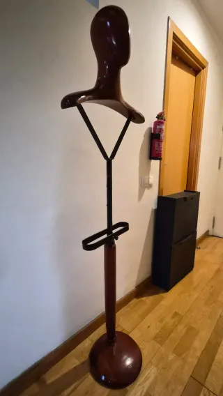 Perchero independiente vintage