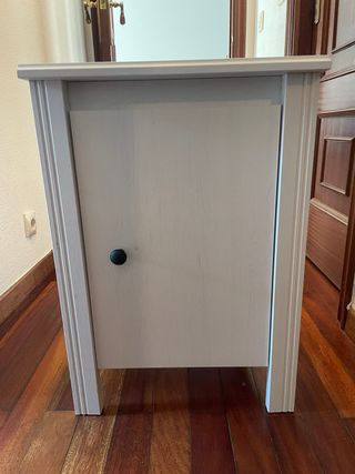 Mesilla blanca de madera Ikea