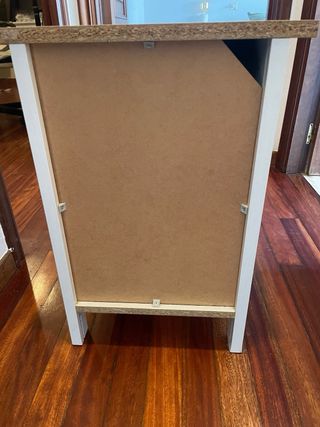 Mesilla blanca de madera Ikea