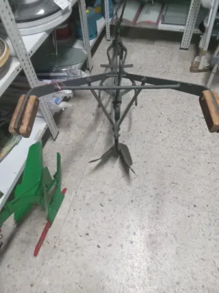 Máquina de arar antigua