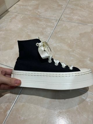 Converse plataforma negras con cordones satinados