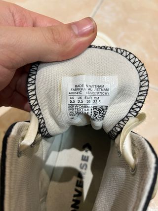 Converse plataforma negras con cordones satinados