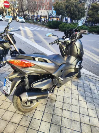 Yamaha Xmax 400 2020 24000km extras