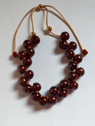Collar bolas grandes marrón chocolate resina