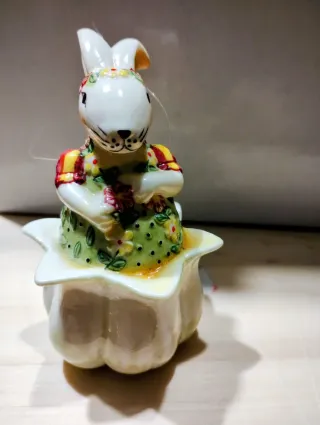 Soprammobile coniglietto in ceramica