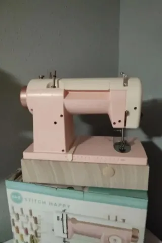 Máquina de coser Stitch Happy rosa