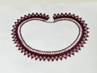 Gargantilla abalorios plateados y burdeos