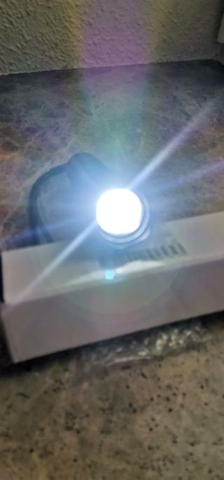 Linterna LED. Metálica, Nueva.